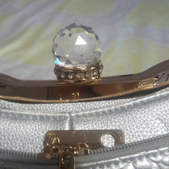 Handbag - Picture 15 of 16